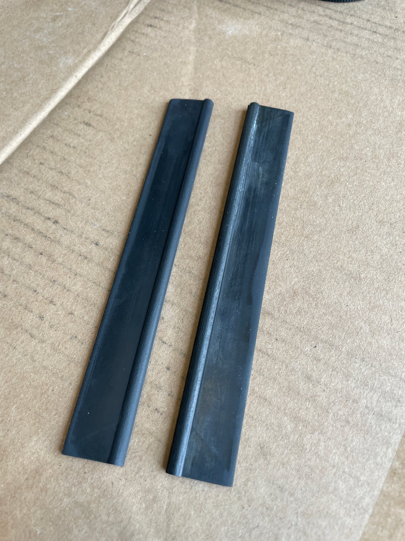 Load image into Gallery viewer, Replacement 145 mm rubber squeegee blades for the pet hair vacuum head – 2-pack
