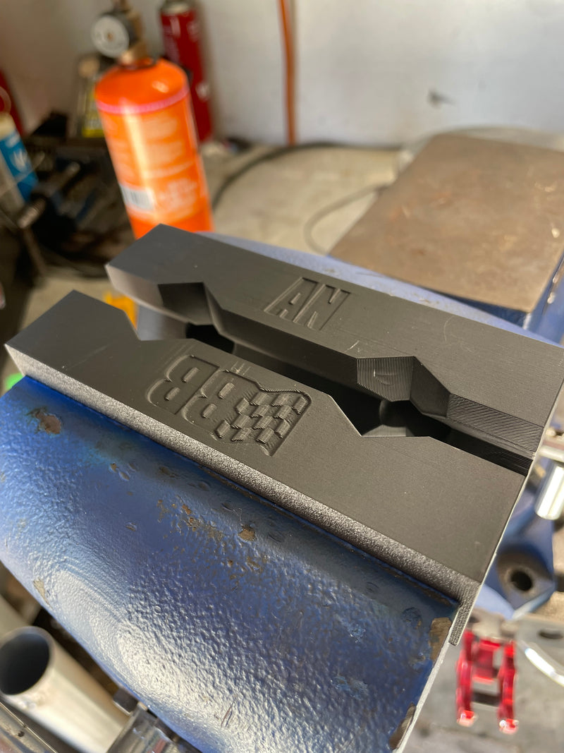 Load image into Gallery viewer, AN Fitting Soft Jaws Bolt On Fits 5" Vice With Bolt Spacing from 53.5 to 82mm
