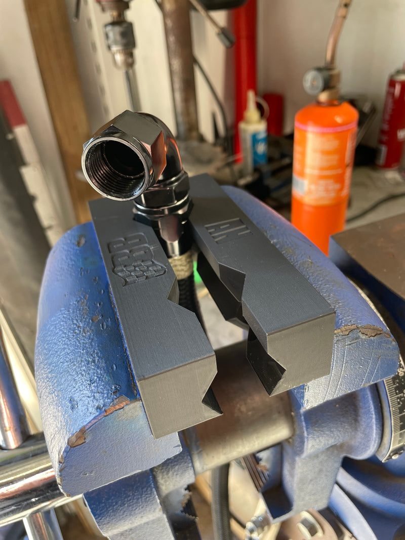 Load image into Gallery viewer, AN Fitting Soft Jaws Bolt On Fits 5" Vice With Bolt Spacing from 53.5 to 82mm
